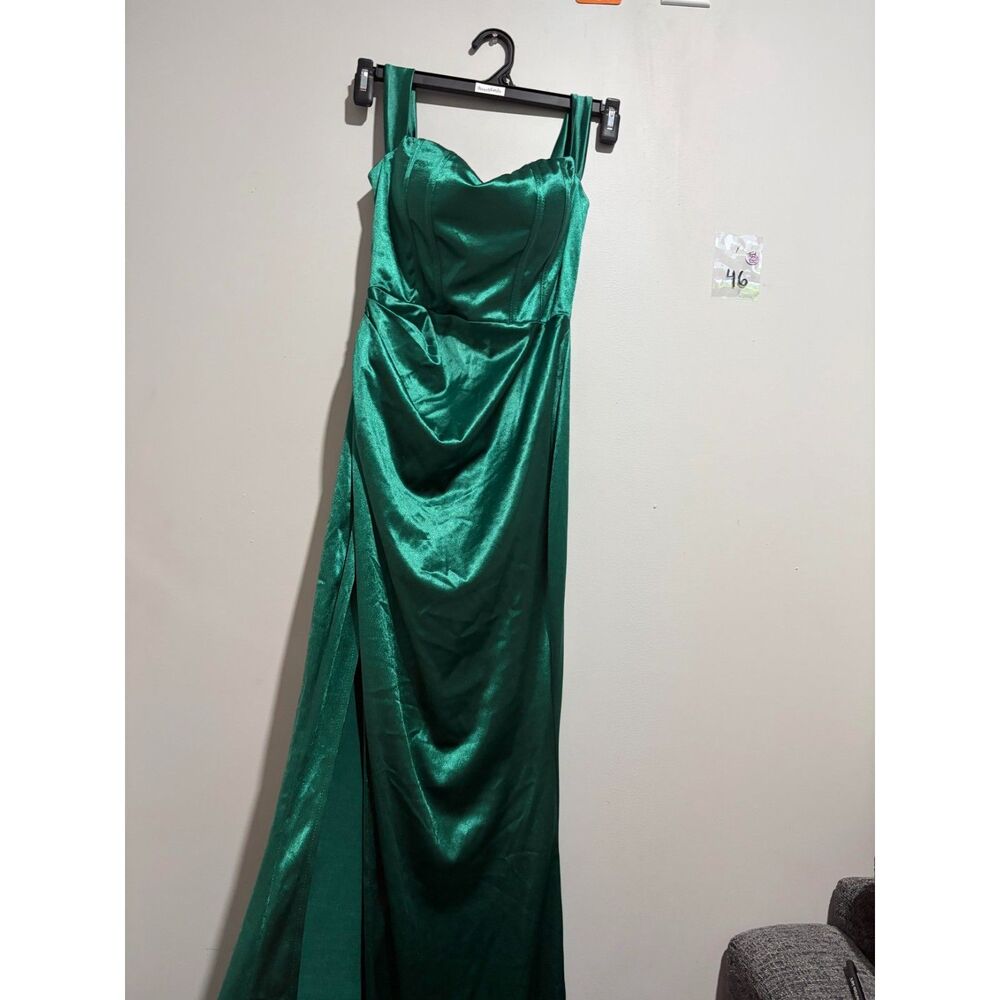 NWT Love & Lemonade Emerald Green Satin Sweetheart Neck Maxi Prom Gown S